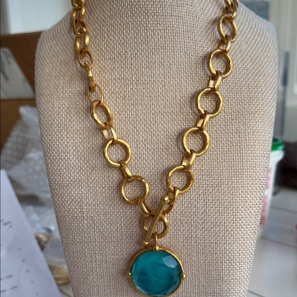 Gold and Bahamain blue pendant Necklace - Picture 3 of 3